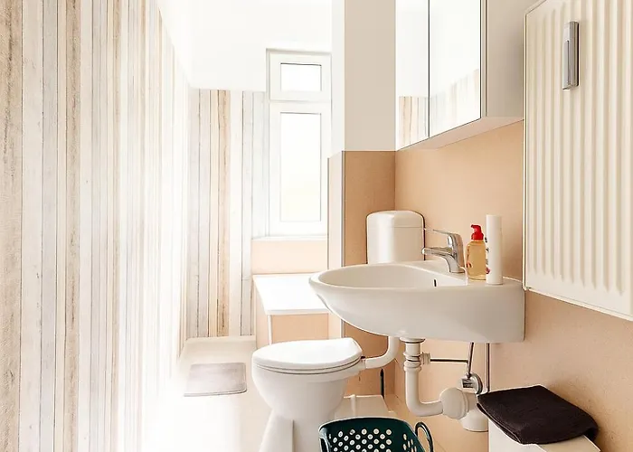 Homestay Private In 2 Flat, 15mins Direct U-bahn To Hbf-self-check-in *